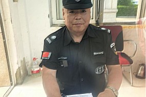 深夜守护者：致敬物业安管员杨恩荣——以无畏担当筑牢家园安全防线